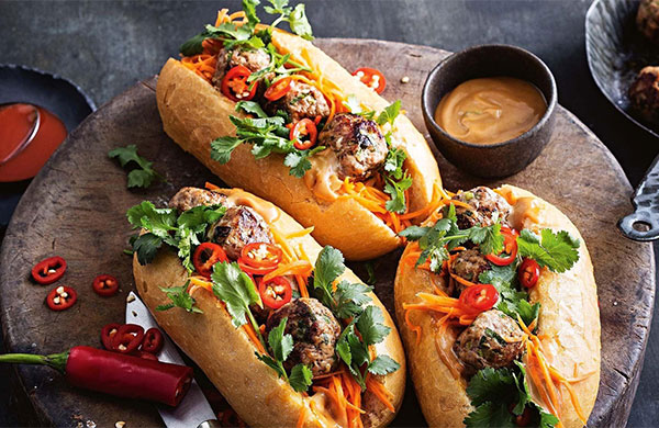 mua giấy bọc bánh mì ở đâu Bánh mì thịt ngon tại Hà Nội
