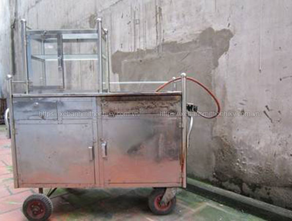 Giá tủ bán bánh mì Hình ảnh tủ bán bánh mì cũ đã xuống cấp nghiêm trọng