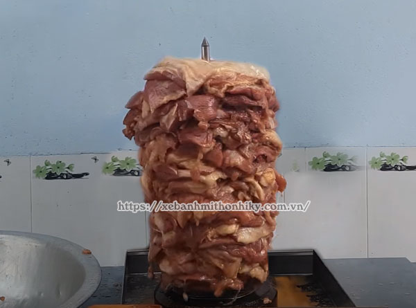 Cây thịt Doner Kebab đã được xiên