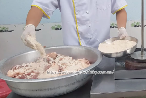 Trộn thịt heo với bột gia vị ướp thịt Doner Kebab