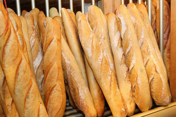 Cách Làm Ổ Bánh Mì Que Nóng Giòn Đơn Giản Tại Nhà