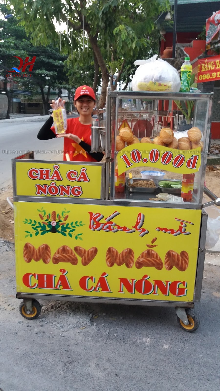 Nhiều người kinh doanh bánh mì chả cá rất ngại bỏ ra khoản tiền đầu tư lớn Nhiều người kinh doanh bánh mì chả cá rất ngại bỏ ra khoản tiền đầu tư lớn