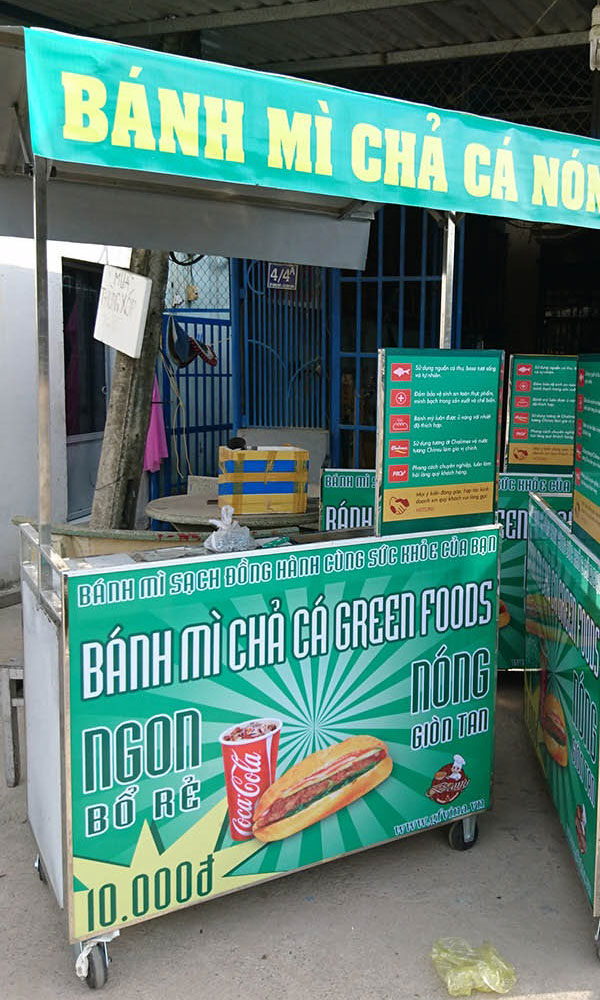 Xe bánh mì chả cá nóng Quang Huy
