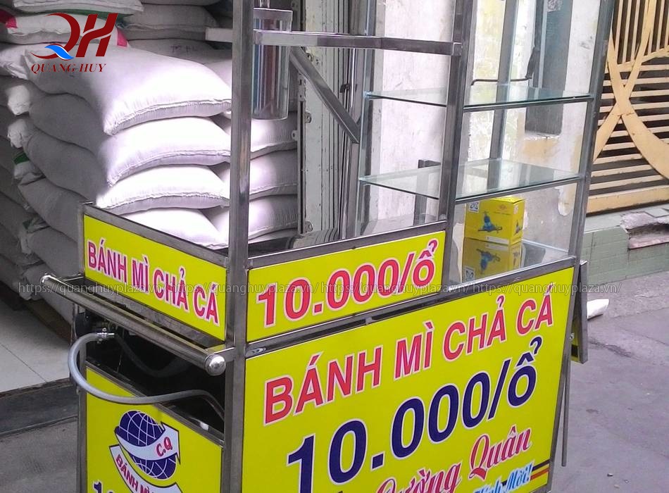 Xe bánh mì Quang Huy luôn nhận được những phản hồi tích cực từ khách hàng Xe bánh mì Quang Huy luôn nhận được những phản hồi tích cực từ khách hàng
