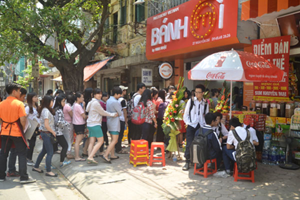 Quán bánh mì đông khách