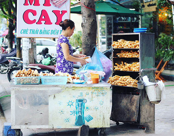 Quán bán bánh mì que cay hấp dẫn Quán bán bánh mì que cay hấp dẫn