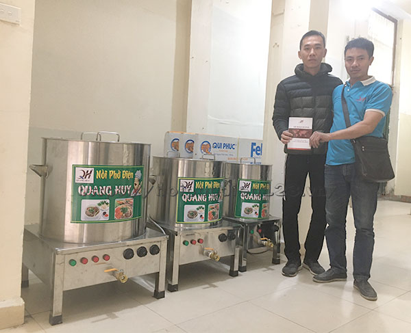 Khách hàng đặt mua nồi phở Quang Huy
