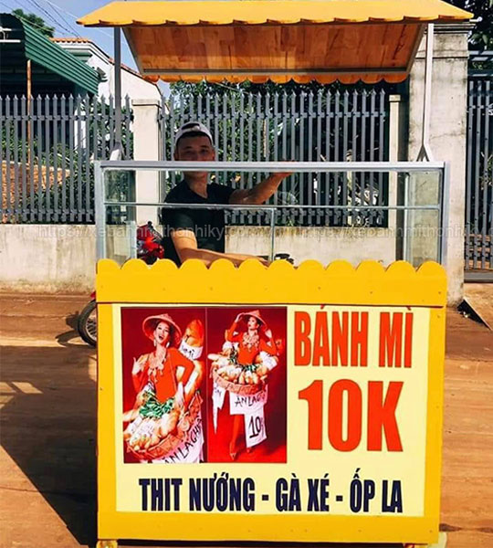 Xe đẩy bán bánh mì đẹp mắt với đề can