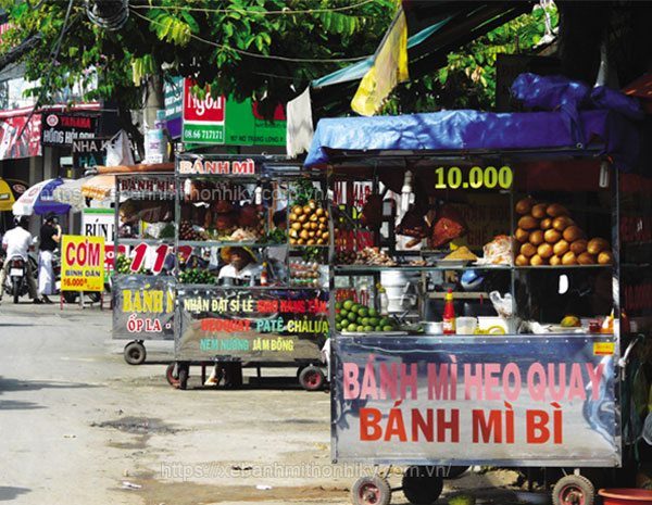 Xe đẩy bán bánh mì heo quay vỉa hè Xe đẩy bán bánh mì heo quay vỉa hè