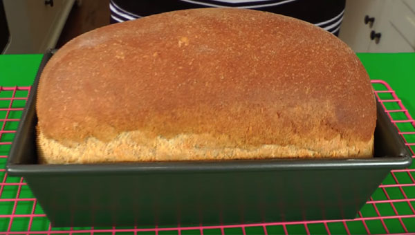 Hoàn thành món bánh mì nguyên cám giảm cân