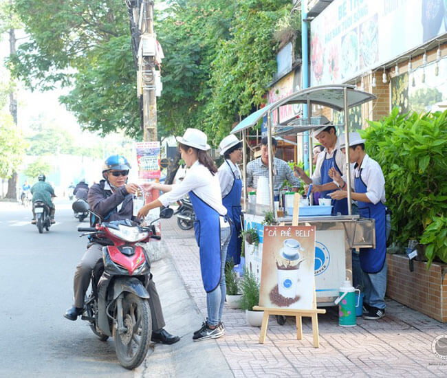 Bán cafe vỉa hè không tốn quá nhiều chi phí quảng cáo mà vẫn tiếp cận được rất nhiều khách hàng