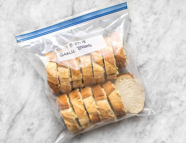 Cách bảo quản bánh mì nóng giòn bằng túi nhựa