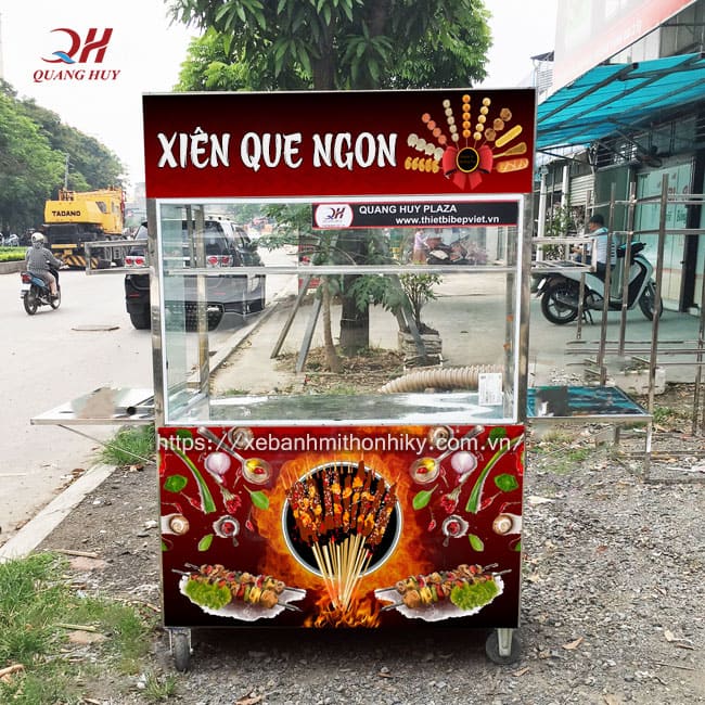 Xe đẩy bán xiên que