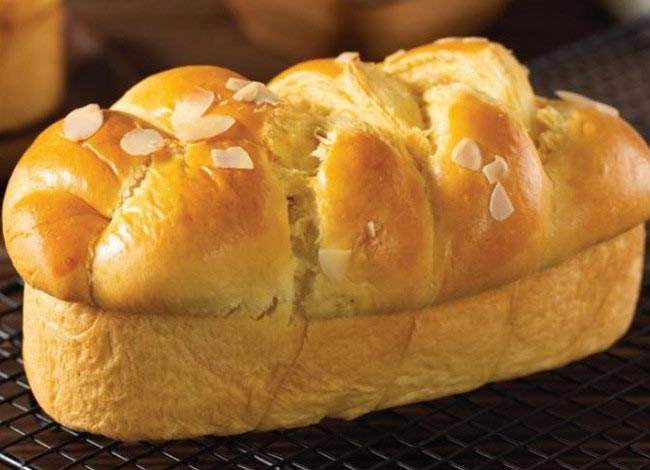 Bánh có màu vàng ươm đẹp mắt