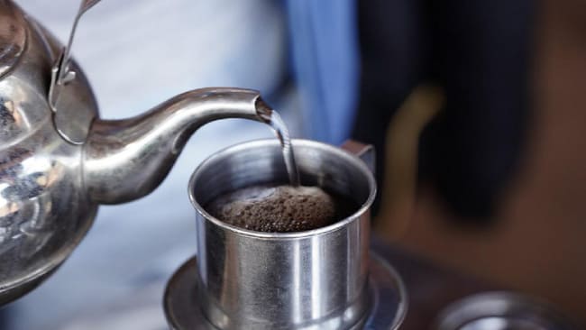 Rót nước ủ cà phê