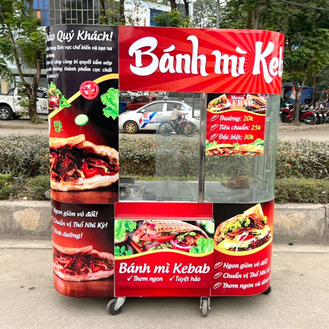 Xe b&aacute;nh m&igrave; thu h&uacute;t kh&aacute;ch