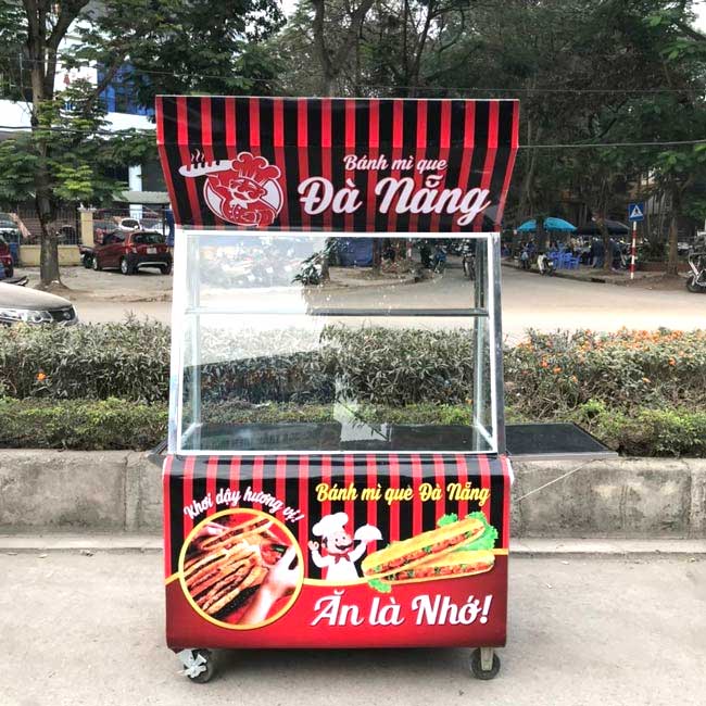 Xe đẩy b&aacute;n b&aacute;nh m&igrave; que