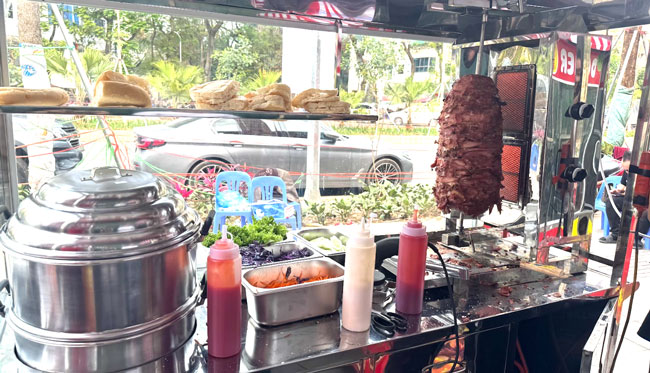 Mặt b&agrave;n chế biến b&aacute;nh m&igrave;