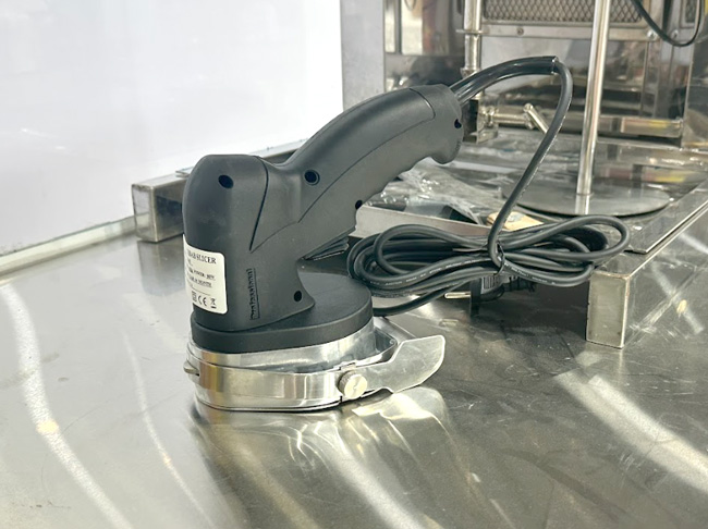 M&aacute;y cắt thịt nướng tự động